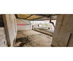 SE VENDE CASA PARA REFORMAR