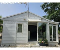 Dos casas de madera en una amplia parcela