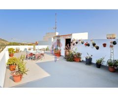 Ático luminoso con gran terraza y vistas despejadas en Guardamar del Segura