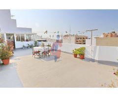 Ático luminoso con gran terraza y vistas despejadas en Guardamar del Segura
