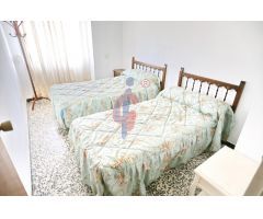Bajo en venta de tres dormitorios a escasos metros del mar
