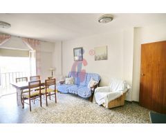 Bajo en venta de tres dormitorios a escasos metros del mar