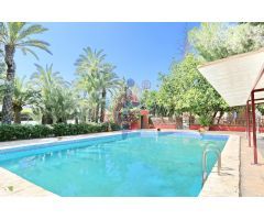 Impresionante chalet en venta con 10.000 metros de parcela en Guardamar