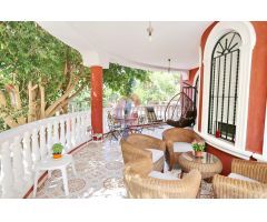 Impresionante chalet en venta con 10.000 metros de parcela en Guardamar