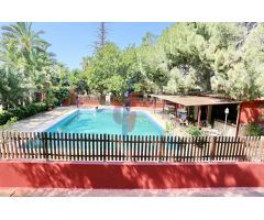 Impresionante chalet en venta con 10.000 metros de parcela en Guardamar