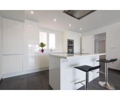 TU NUEVO HOGAR EN EL MEDITERRÁNEO: VILLA DE LUJO EN SANTA POLA DEL ESTE, A 50 METROS DEL MAR