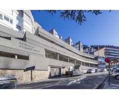 Amplio ático de 3 habitaciones en Edificio Penibético
