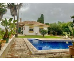 CHALET JUNTO LA ZONA CENTRO CON PISCINA