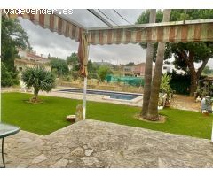 CHALET JUNTO LA ZONA CENTRO CON PISCINA