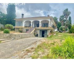 CHALET JUNTO LA ZONA CENTRO CON PISCINA