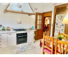 CHALET JUNTO LA ZONA CENTRO CON PISCINA