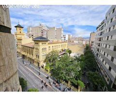 Se vende piso en pleno centro de Castellón, en Puerta del Sol. Piso en edificio singular