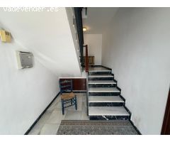 ¡Oportunidad única en Puente Genil! Vivienda en esquina en Calle Luis Vives