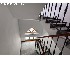 ¡Oportunidad única en Puente Genil! Vivienda en esquina en Calle Luis Vives