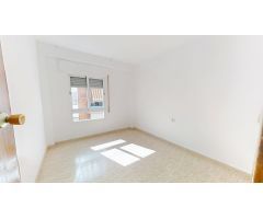 MAGINIFICA VIVIENDA SITUADA EN CTRA. TRASIERRA, DE 3 DORMITOIROS, 1 BAÑO, SALÓN CON TERRRAZA.