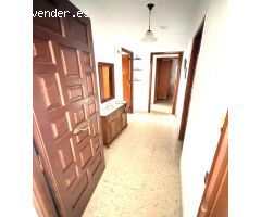 Barriada Fátima piso bajo con 3 dormitrios y 1 baño