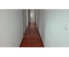 Piso exterior junto a Cruz Conde