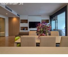 EXCLUSIVO DÚPLEX DE 242?M² CON JARDÍN Y PISCINA PRIVADA EN EL EDIFICIO MÁS EMBLEMÁTICO DE LLEIDA — C