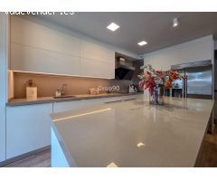 EXCLUSIVO DÚPLEX DE 242?M² CON JARDÍN Y PISCINA PRIVADA EN EL EDIFICIO MÁS EMBLEMÁTICO DE LLEIDA — C