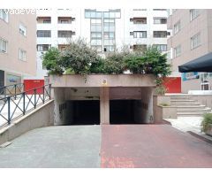 PLAZA AMPLIA DE GARAJE EN ZONA POVISA!!!