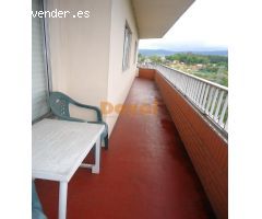 Se vende piso muy amplio con balcon en Ponteareas