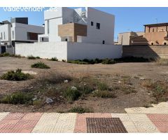 Se vende Solar en calle Finlandia (Las Salinas )