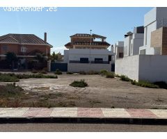 Se vende Solar en calle Finlandia (Las Salinas )