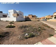 Se vende Solar en calle Finlandia (Las Salinas )