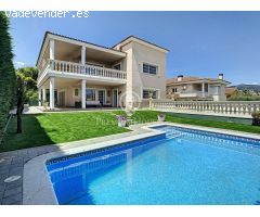 Casa con piscina en alquiler en Alella