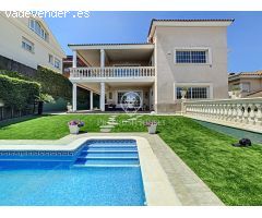 Casa con piscina en alquiler en Alella