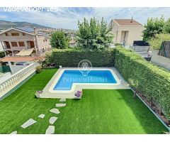 Casa con piscina en alquiler en Alella