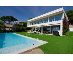 Casa en venta en Cabrils. Arquitectura moderna a pie del mediterráneo.