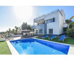 Casa en venta con fantásticas vistas y piscina en Sant Pol de Mar