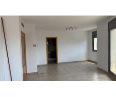 Piso luminoso y moderno de 3 habitaciones con plaza de parking en Amposta