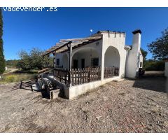 Chalet-Finca con Piscina, Energía Solar y Parcela de 10.120 m² con Vistas a la Montaña