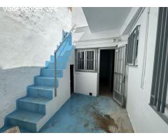 CASA REFORMADA CON TERRAZA Y MUY CÉNTRICA