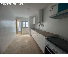 CASA REFORMADA CON TERRAZA Y MUY CÉNTRICA