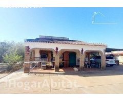 GRAN CHALET SEMIREFORMADO CON DOS VIVIENDAS, GARAJE, TERRAZA Y PARCELA