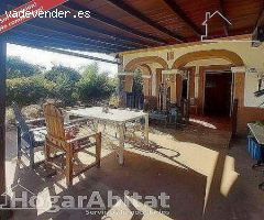 GRAN CHALET SEMIREFORMADO CON DOS VIVIENDAS, GARAJE, TERRAZA Y PARCELA