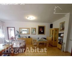 GRAN CHALET SEMIREFORMADO CON DOS VIVIENDAS, GARAJE, TERRAZA Y PARCELA