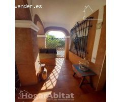 GRAN CHALET SEMIREFORMADO CON DOS VIVIENDAS, GARAJE, TERRAZA Y PARCELA