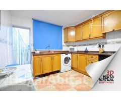 ESPACIOSA CASA CON TERRAZA Y BALCÓN