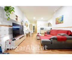 ESPACIOSA CASA CON TERRAZA Y BALCÓN