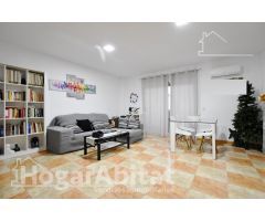ESPACIOSA CASA CON TERRAZA Y BALCÓN