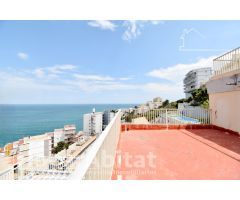 ¡IMPRESIONANTES VISTAS FRONTALES AL MAR!  SEMIÁTICO LUMINOSO CON TERRAZA Y BALCÓN