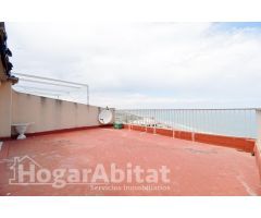 ¡IMPRESIONANTES VISTAS FRONTALES AL MAR!  SEMIÁTICO LUMINOSO CON TERRAZA Y BALCÓN