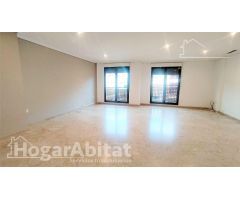 ¡GRAN ÁTICO! LUMINOSO E IMPECABLE CON TERRAZA Y BALCÓN, CERCA DEL CENTRO