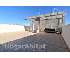 ÁTICO TOTALMENTE EXTERIOR CON GARAJE Y ASCENSOR CERCA DE LA PLAYA