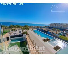 IMPRESIONANTE ÁTICO TOTALMENTE NUEVO A ESTRENAR CON PISCINA, GARAJE Y VISTAS AL MAR