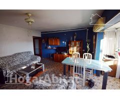 AMPLIA CASA CON TERRAZA Y TRASTERO CERCA DEL CENTRO